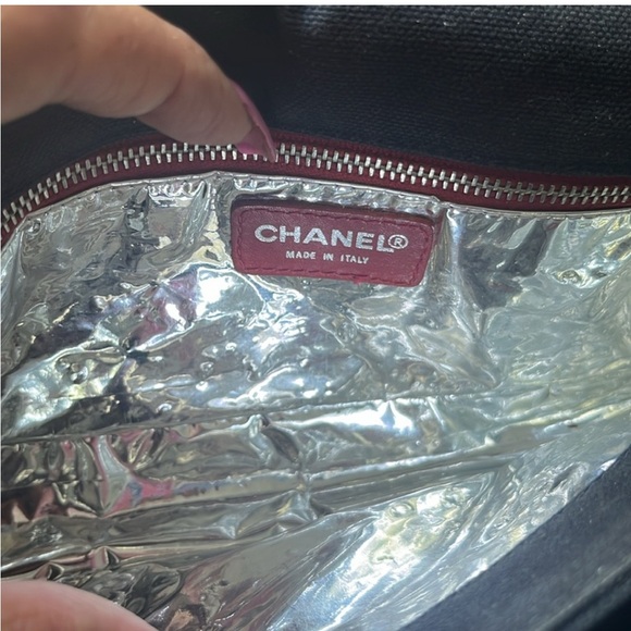 Beautiful Chanel Vintage CC Logo Chocolate Bar Pochette . ๐โค๏ธ๐ค - Picture 8 of 10